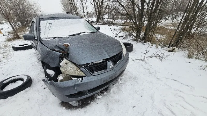 Продажа целиком mitsubishi lancer ix, 1.6, 2006г. заводится, в каком-то смысле едет) 65 000р. луганск. м. т. +79591369256 📞 звоните: +7(959)1369256 - фотография - 3