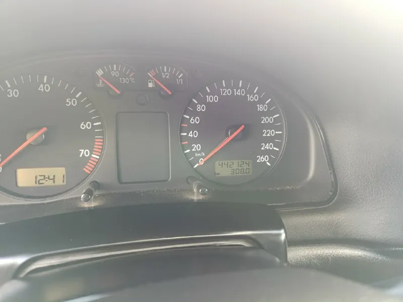 Продам volkswagen пассат б5.1998г. в. состояние хорошее. салон ухоженный. гур, климат контроль, сигнализация с доводчиками, эл. зеркала, авs, epc, ходовка в норме, двигатель 1.8 adr без турбины 125л/с. кпп без нареканий. кузов оцинкованный! учёт рф переоформление без проблем. цена 370т. рублей. торг приветствуется. осмотр макеевка. +79493237905 📞 звоните: +7(949)3237905 - фотография - 9