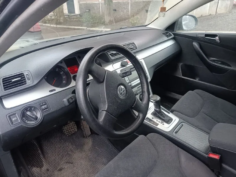 Продам фольксваген пассат б6. 2007г. 2.0 акпп айсин! машина более 2х лет в одних руках. я хозяин. по машине сделано очень много! новая оптика с новыми линзами и замерами. свет великолепный! два комплекта шин! климат работает хорошо. кондиционер обслужен! грм новый включая помпу все ремни и ролики. не гнилой! цена 680т. р. г. донецк +79493474588 - фотография - 4