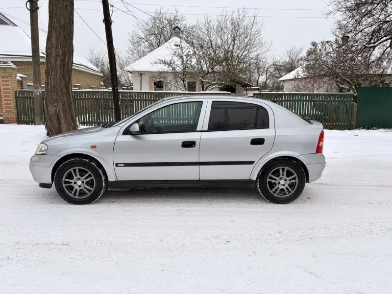 Продам живой опель астра в идеальном состояние вложина не мало сил и денег на отличном ходу работает исключительно все кандей дует печка жарит пороги днище целое без проблем ц 360 т р торг строчка тел +79494792653 иван - фотография - 7
