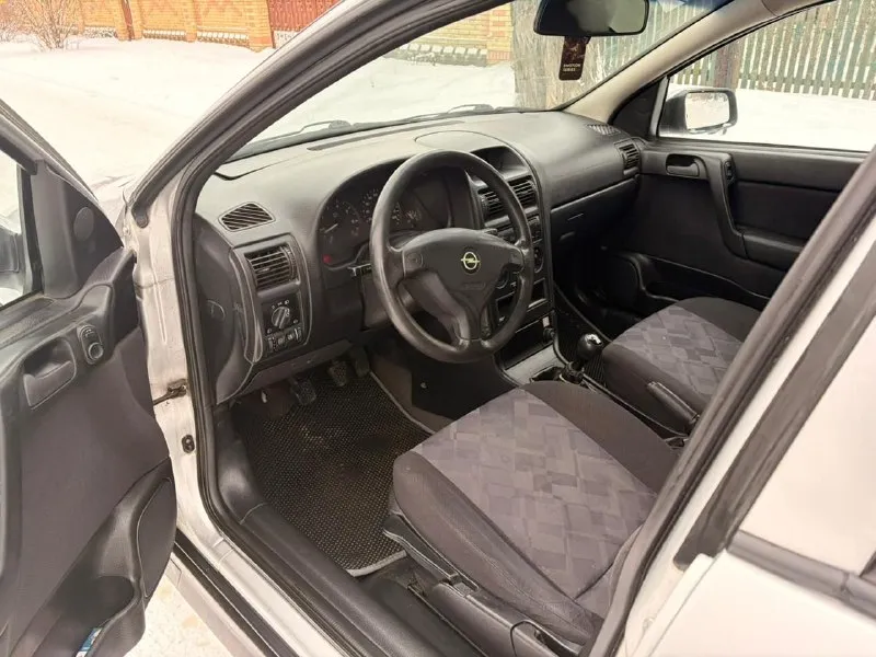 Продам живой опель астра в идеальном состояние вложина не мало сил и денег на отличном ходу работает исключительно все кандей дует печка жарит пороги днище целое без проблем ц 360 т р торг строчка тел +79494792653 иван - фотография - 9