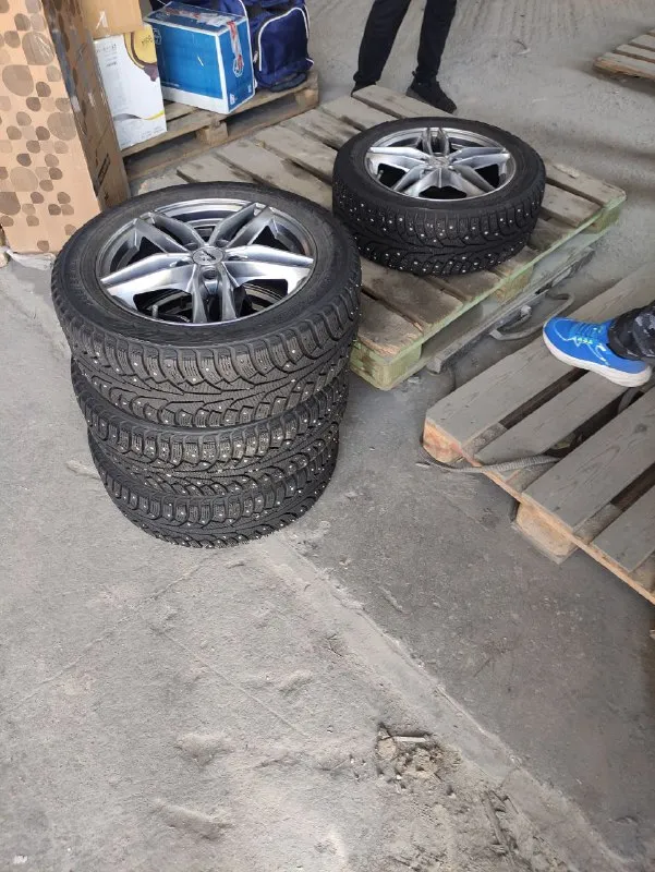 Продается автомобиль volkswagen jetta шестого поколения ✨ 📌 год выпуска: 2014 📌 двигатель: 1,6(105л/с) 📌 коробка передач: aisin at 6 📌 пробег: реальный 223тысяч километров. 🛠️ без дтп автотека чистая ❗️ авто в хорошем техническом и внешнем состоянии, вложений не требует сел и поехал 1 владелец, комплектация, stylе+eberspasher(предпусковой подогреватель двс), 2 комплекта колёс на литых дисках. ц 1.200 000. +79494501181 - фотография - 3