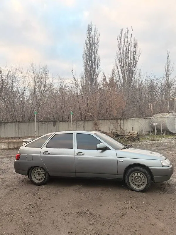 Ваз лада 2112 2007г евро панель гур машина в отличном состоянии, не дымит, не троит, 16v 1.6 124 мотор не гнет клапана коробка механика 5 ступка отличное состояние, не хрустит, не выбивает, переключает мягко. кузов в отличном состоянии, не гнилой, не варенные, без дыр, весь метал в идеале стаканы лонжероны отличное состоянии салон хороший, опрятный, чистый, на led лампах eva коврики и т д! красивые задние фонари в стиле ауди хорошая акустика документы чистые, без запретов, без штрафов, любое переоформление в мрэо осмотр г. макеевка связь +79496073269 +79496440125 цена 260.000 руб торг у капота - фотография - 2