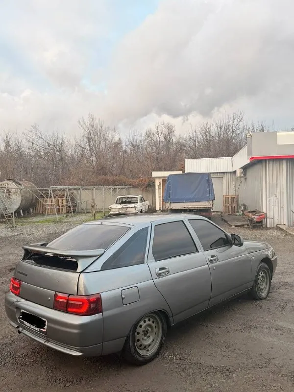 Ваз лада 2112 2007г евро панель гур машина в отличном состоянии, не дымит, не троит, 16v 1.6 124 мотор не гнет клапана коробка механика 5 ступка отличное состояние, не хрустит, не выбивает, переключает мягко. кузов в отличном состоянии, не гнилой, не варенные, без дыр, весь метал в идеале стаканы лонжероны отличное состоянии салон хороший, опрятный, чистый, на led лампах eva коврики и т д! красивые задние фонари в стиле ауди хорошая акустика документы чистые, без запретов, без штрафов, любое переоформление в мрэо осмотр г. макеевка связь +79496073269 +79496440125 цена 260.000 руб торг у капота - фотография - 7