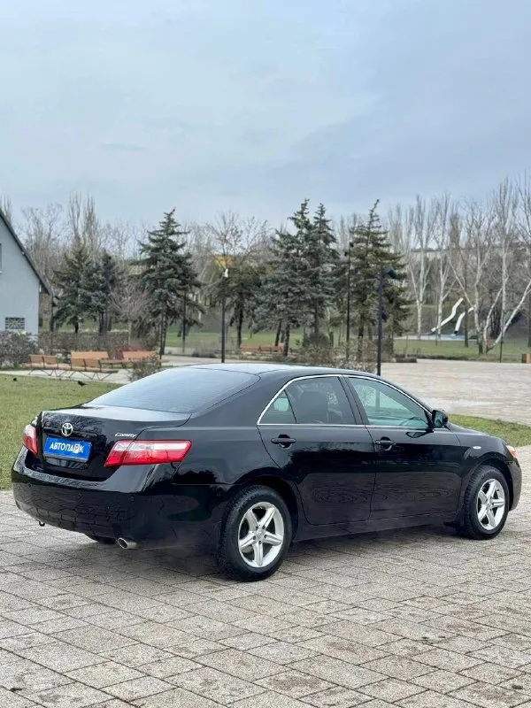 🇯🇵 toyota camry v40 💰цена: 1 000 000р 🏢город: мариуполь 📅год выпуска: 2008 🧾пробег: 269 290 км. ⚙️двигатель: 2.4 ⛽топливо: бензин ⚙️кпп: механика 📞 телефон: +7-949-727-41-51 +7-949-551-91-52 +7-989-263-55-56 💾 описание: ✅ camry 40 - машина, которая не нуждается в описании. автомат калашникова среди автомобилей. сборка япония. кузов в прекрасном состоянии - ровный, без дефектов, весь в родной краске 100%. ✅ двигатель 2.4 в народе именуемый "миллионник" в паре с классической механикой, очень надёжный и не прихотливый. настоящий пробег. ✅ отличная комплектация: двух зонный климат-контроль ❄️, кожаный мульти-руль, парктроник перед/зад, подогрев сидений, отличная зимняя резина nexen. улица шевченко 269 - фотография - 4