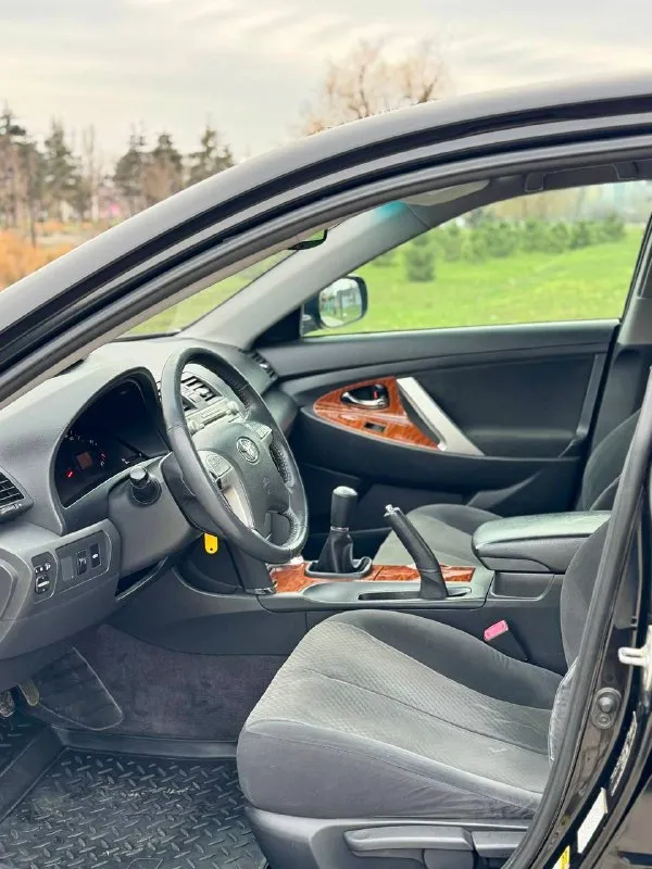 🇯🇵 toyota camry v40 💰цена: 1 000 000р 🏢город: мариуполь 📅год выпуска: 2008 🧾пробег: 269 290 км. ⚙️двигатель: 2.4 ⛽топливо: бензин ⚙️кпп: механика 📞 телефон: +7-949-727-41-51 +7-949-551-91-52 +7-989-263-55-56 💾 описание: ✅ camry 40 - машина, которая не нуждается в описании. автомат калашникова среди автомобилей. сборка япония. кузов в прекрасном состоянии - ровный, без дефектов, весь в родной краске 100%. ✅ двигатель 2.4 в народе именуемый "миллионник" в паре с классической механикой, очень надёжный и не прихотливый. настоящий пробег. ✅ отличная комплектация: двух зонный климат-контроль ❄️, кожаный мульти-руль, парктроник перед/зад, подогрев сидений, отличная зимняя резина nexen. улица шевченко 269 - фотография - 7