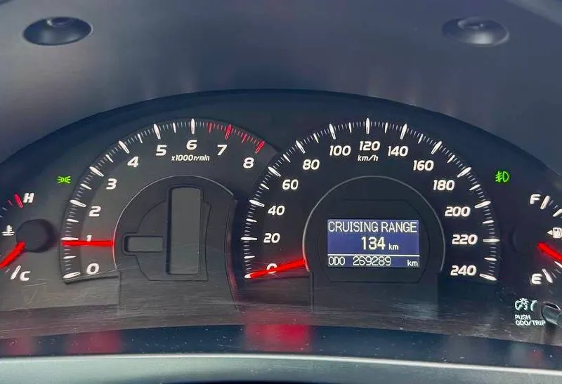 🇯🇵 toyota camry v40 💰цена: 1 000 000р 🏢город: мариуполь 📅год выпуска: 2008 🧾пробег: 269 290 км. ⚙️двигатель: 2.4 ⛽топливо: бензин ⚙️кпп: механика 📞 телефон: +7-949-727-41-51 +7-949-551-91-52 +7-989-263-55-56 💾 описание: ✅ camry 40 - машина, которая не нуждается в описании. автомат калашникова среди автомобилей. сборка япония. кузов в прекрасном состоянии - ровный, без дефектов, весь в родной краске 100%. ✅ двигатель 2.4 в народе именуемый "миллионник" в паре с классической механикой, очень надёжный и не прихотливый. настоящий пробег. ✅ отличная комплектация: двух зонный климат-контроль ❄️, кожаный мульти-руль, парктроник перед/зад, подогрев сидений, отличная зимняя резина nexen. улица шевченко 269 - фотография - 9