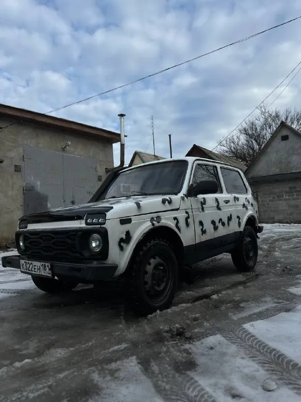 Нива 2121 2013 год инжектор 5 ступка техника идеал, двигатель как часики, ходовая вся перебрана без единых звуков, коробка 5 ступка нечего не выбивает, инжектор с гидрачем, осмотр макеевка, могу привезти куда нужно будет цена 300000 +7 (949) 638-01-13 - фотография - 3