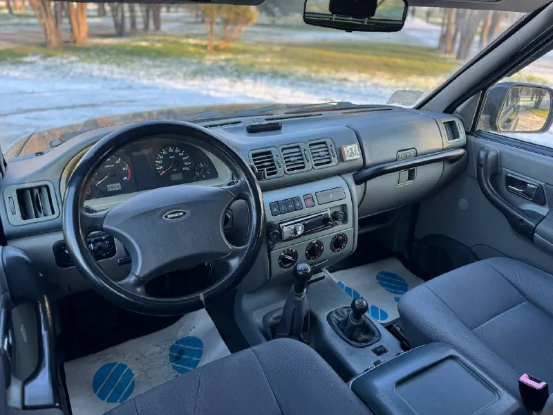 ‼️продам‼️ 🚘марка: уаз patriot ⚙️двигатель 2.7 📦кпп: механика ⛽️вид топлива: газ/бензин 📅год выпуска: 2006 💴цена: 550.000 рублей 🛞пробег:180.000 км 📝описание: состояния отличное! вопще без вложений, вся обслужена один хозяин по факту и в птс, машина грязи не видела только городской режим, всё работает без нареканий ! новая резина 🛞 документы в полном порядке ! газ вписан ! • эл стекло подъёмники всех дверей •усилитель руля •подогревы сидений • мультимедия usb aux bluetooth •противотуманные фары 📍•город мариуполь 📞 звоните: +7-949-730-93-61 - фотография - 5