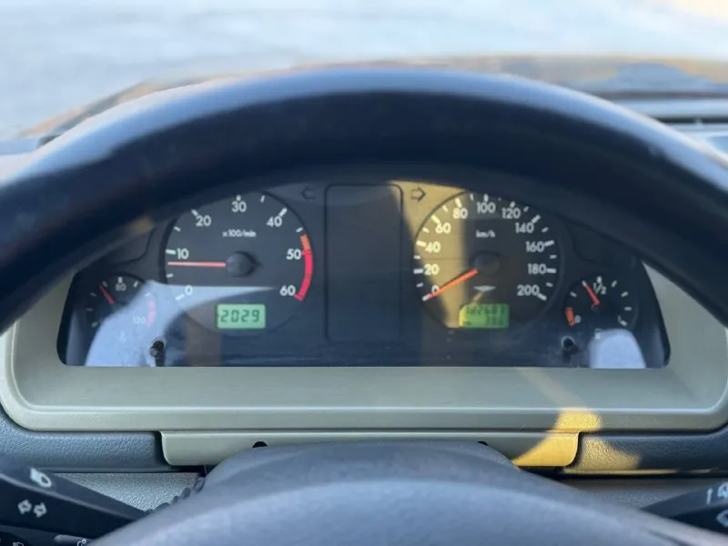 ‼️продам‼️ 🚘марка: уаз patriot ⚙️двигатель 2.7 📦кпп: механика ⛽️вид топлива: газ/бензин 📅год выпуска: 2006 💴цена: 550.000 рублей 🛞пробег:180.000 км 📝описание: состояния отличное! вопще без вложений, вся обслужена один хозяин по факту и в птс, машина грязи не видела только городской режим, всё работает без нареканий ! новая резина 🛞 документы в полном порядке ! газ вписан ! • эл стекло подъёмники всех дверей •усилитель руля •подогревы сидений • мультимедия usb aux bluetooth •противотуманные фары 📍•город мариуполь 📞 звоните: +7-949-730-93-61 - фотография - 9