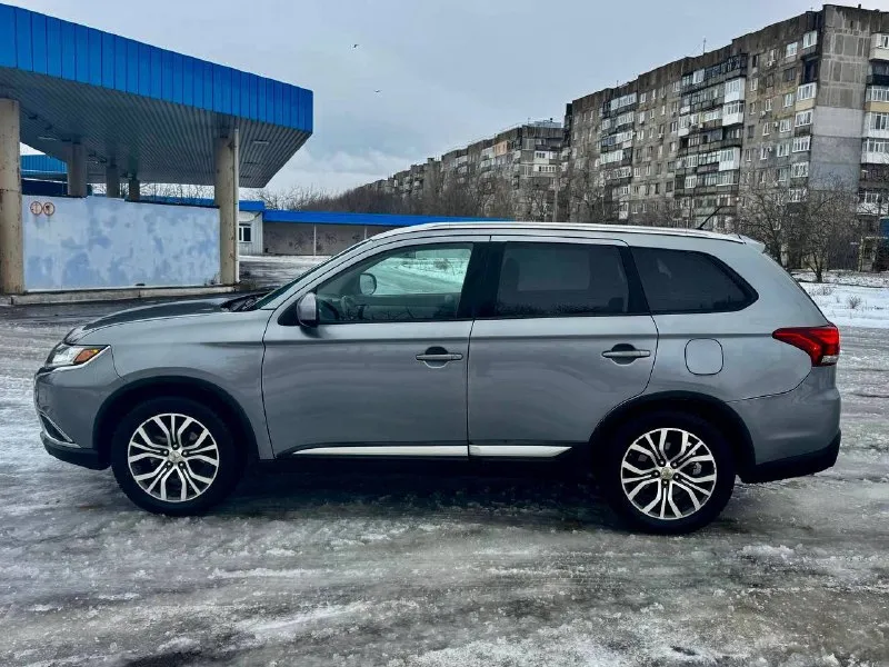Продам свой личный автомобиль ◽️ mitsubishi outlander◽️ год выпуска - 2016 пробег - 200 000км привод - полный. салон просторный, автомобиль 7 местный. владею более 2-х лет. описание: автомобиль недавно прошел крупное то с заменой всех масел, также была обслужена ходовая часть( сайлентблоки, диски/колодки на отличном ходу! делать ничего не нужно! мотор масло не расходует. коробка переключает идеально! ходовая/рулевая не стучит! новая зимняя резина, новый акб! автомобиль на мне, без штрафов, залогов и запретов! цена 1800000 ₽ торг до потери пульса) +79490730709 г. шахтерск 📞 звоните: +7(949)0730709 - фотография - 2
