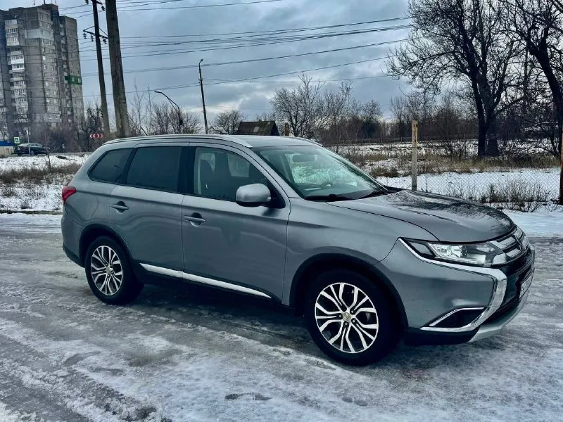 Продам свой личный автомобиль ◽️ mitsubishi outlander◽️ год выпуска - 2016 пробег - 200 000км привод - полный. салон просторный, автомобиль 7 местный. владею более 2-х лет. описание: автомобиль недавно прошел крупное то с заменой всех масел, также была обслужена ходовая часть( сайлентблоки, диски/колодки на отличном ходу! делать ничего не нужно! мотор масло не расходует. коробка переключает идеально! ходовая/рулевая не стучит! новая зимняя резина, новый акб! автомобиль на мне, без штрафов, залогов и запретов! цена 1800000 ₽ торг до потери пульса) +79490730709 г. шахтерск 📞 звоните: +7(949)0730709 - фотография - 5