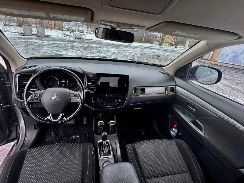 Продам свой личный автомобиль ◽️ mitsubishi outlander◽️ год выпуска - 2016 пробег - 200 000км привод - полный. салон просторный, автомобиль 7 местный. владею более 2-х лет. описание: автомобиль недавно прошел крупное то с заменой всех масел, также была обслужена ходовая часть( сайлентблоки, диски/колодки на отличном ходу! делать ничего не нужно! мотор масло не расходует. коробка переключает идеально! ходовая/рулевая не стучит! новая зимняя резина, новый акб! автомобиль на мне, без штрафов, залогов и запретов! цена 1800000 ₽ торг до потери пульса) +79490730709 г. шахтерск 📞 звоните: +7(949)0730709 - фотография - 6