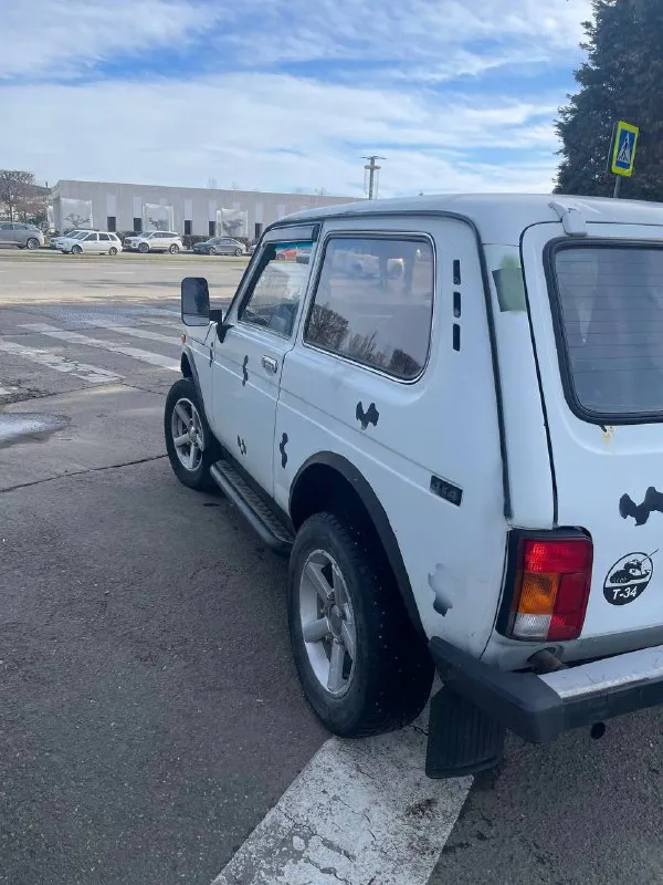 Нива 2003 год 1,7 мт 205,000 км пробег инжектор машина в идеальном состоянии как технически так и по кузову вид имеет. доехала 1,400 км из ессентуков на одном дыхании. стоит газ работают идеально хорошая зимняя резина короче кто хочет идеальную ниву тогда вам подойдет цена 300 000 руб машина в макеевки могу привезти куда нужно будет +7 (949) 638-01-13 - фотография - 6