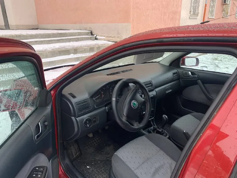 Продам skoda octavia tour год:2008 :1.4 едет бодро пробег:285.000 коробка:механика машина целиком и полностью обслужена, вложений не требует. из последнего что сделано:стойки задние, печка новая и обслужен кондиционер и еще по мелочам машина не гнилая и пробег реальный, автотека зеленая цена :540.000 руб. торг либо обмен все вопросы по телефону : +79496407500 📲 tg: богдан 📞 звоните: +7(949)6407500 - фотография - 5