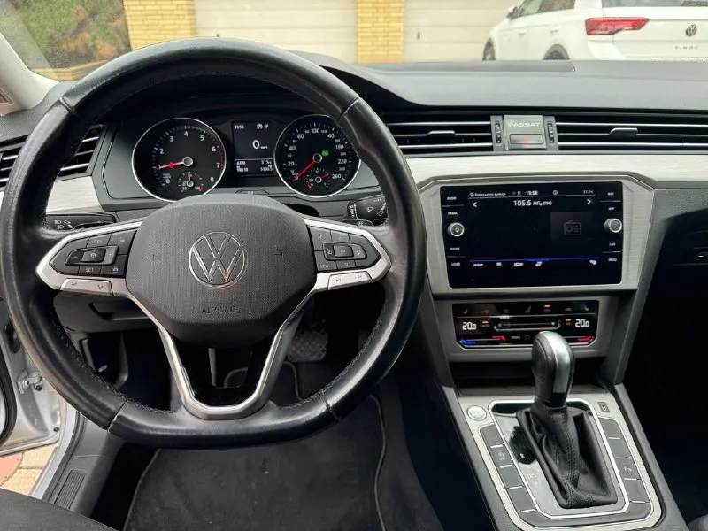 Vw passat variant 1,5 tsi 150 л. с. год выпуска: 2021. пробег: 99000 км. стоимость: 2 580 000₽. автомобиль для тех, кто понимает разницу между грузией и германией. куплен у официального дилера в штутгарте. машина в абcолютно идeальнoм cостоянии нового aвтомобиля. ни один фрагмeнт кузова не перeкpашивался. полностью растаможен. автомобиль находится в донецке. комплектация: 7-ст. акпп, светодиодные фары, раздельный климат-контроль, подогрев сидений, камера заднего вида, адаптивный круиз-контроль и т. д. обслуживание исключительно у официального дилера. имеется вся история обслуживания. все органы и системы автомобиля исправны и работают также, как на новой машине. просторный, комфортный и динамичный автомобиль для всей семьи. тел. : +7 949 484 29 53. 📞 🇷🇺 звоните: +79494842953 - фотография - 9