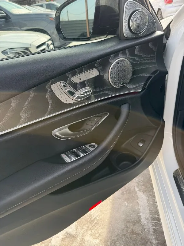 Mercedes-benz e350 amg 2021 год 4matic 109.000 км машина в идеальном состоянии, заводской окрас !!! имеет все нужные опции : камеры 360, сиденья с электро приводом подогревами и обдувами, акустика burmister оригинал, панорама, все ассистенты и авто пилот, адаптивный свет, навигация, диски р21 и два комплекта колес зима лето обслужена до мелочей, все жидкости, плюс колодки и диски по кругу, вложений 0 любые проверки на хорошей станции только за ! цена 4.950.000₽ обмен есть тоже +7 949 524 3150 детали по телефону 📞 🇷🇺 звоните: +79495243150 - фотография - 4