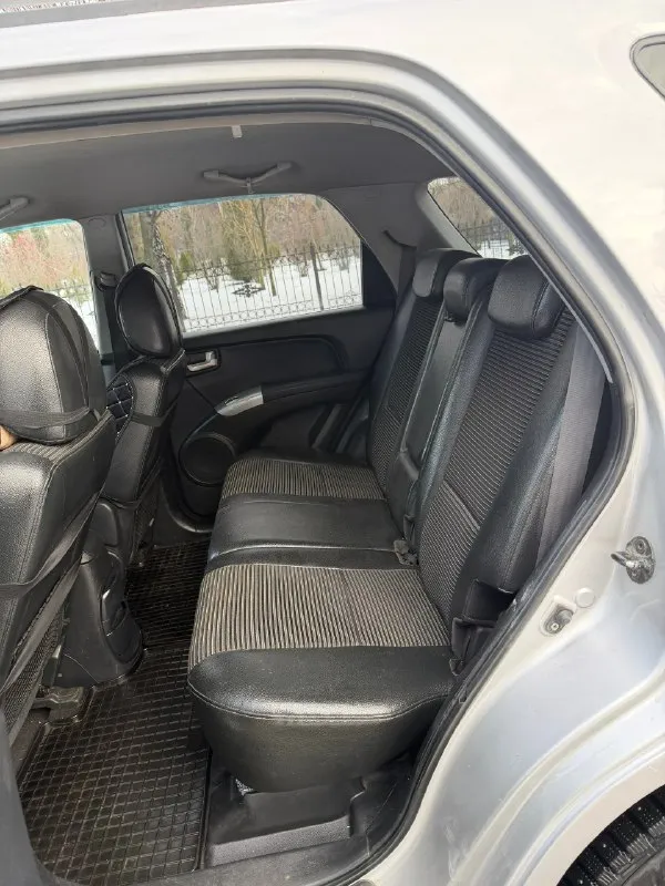 Продам kia sportage 2005 год
Двигатель 2.0 бензин 141 л. С, коробка механика 5 ступка, авто в отличном состоянии как по технике так и по кузову, новая зимняя резина на родном литье r16, магнитола андроид 2din, камера заднего вида, полный эл. Стекло пакет, рабочи климат контроль, подогрев сидений, по технике машина обслужена, пробег 232 тыс км, ходовая перебрана, стойки перед новые, колодки в круг новые, сцепление новое, стекла все родные включая лобовое !)
Цена 750 000 рублей + торг
Авто в макеевке: звоните +79495570537
Либо +79490443806
📞 🇷🇺 Звоните: +79495570537 - фотография - 9