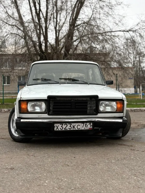 Продам ваз 2107 1997г. установлен 126 шеснарь по мотору низ приора, башка запил, максимальный лёгкий клапан и тарелка валы спорт маш 10,9 305 фаза разрезные шестерни дросселя левин сильвер топ выхлоп дк про 4.1 насос волга форсунки газель противоотливной поддон коробка 4ст, не хрустит, не выбивает, новый редуктор на заварке передняя подвеска вся новая рычаги дрифт дикие 2.0 st-auto шаровые, наконечники, сайлент блоки, стойки стабилизатора новые trs sport рулевая рейка иж ода, рулевая колонка ваз 2114 пружины перед-зад техно рессор -50 передние вентилируемые тормоза и суппорта от переднего приводного ваз вся машина в полной шумоизоляции кузов не гнилой, имеются косяки по внешней части. салон в отличном состоянии документы в полном порядке, снята с учета цена: 220 000 торг возможен обмен +79493009308 г. новоазовск 📞 🇷🇺 звоните: +79493009308 - фотография - 2