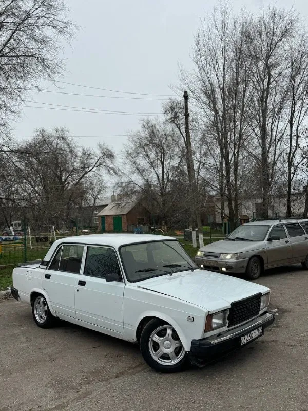 Продам ваз 2107 1997г. установлен 126 шеснарь по мотору низ приора, башка запил, максимальный лёгкий клапан и тарелка валы спорт маш 10,9 305 фаза разрезные шестерни дросселя левин сильвер топ выхлоп дк про 4.1 насос волга форсунки газель противоотливной поддон коробка 4ст, не хрустит, не выбивает, новый редуктор на заварке передняя подвеска вся новая рычаги дрифт дикие 2.0 st-auto шаровые, наконечники, сайлент блоки, стойки стабилизатора новые trs sport рулевая рейка иж ода, рулевая колонка ваз 2114 пружины перед-зад техно рессор -50 передние вентилируемые тормоза и суппорта от переднего приводного ваз вся машина в полной шумоизоляции кузов не гнилой, имеются косяки по внешней части. салон в отличном состоянии документы в полном порядке, снята с учета цена: 220 000 торг возможен обмен +79493009308 г. новоазовск 📞 🇷🇺 звоните: +79493009308 - фотография - 3