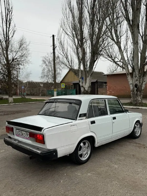 Продам ваз 2107 1997г. установлен 126 шеснарь по мотору низ приора, башка запил, максимальный лёгкий клапан и тарелка валы спорт маш 10,9 305 фаза разрезные шестерни дросселя левин сильвер топ выхлоп дк про 4.1 насос волга форсунки газель противоотливной поддон коробка 4ст, не хрустит, не выбивает, новый редуктор на заварке передняя подвеска вся новая рычаги дрифт дикие 2.0 st-auto шаровые, наконечники, сайлент блоки, стойки стабилизатора новые trs sport рулевая рейка иж ода, рулевая колонка ваз 2114 пружины перед-зад техно рессор -50 передние вентилируемые тормоза и суппорта от переднего приводного ваз вся машина в полной шумоизоляции кузов не гнилой, имеются косяки по внешней части. салон в отличном состоянии документы в полном порядке, снята с учета цена: 220 000 торг возможен обмен +79493009308 г. новоазовск 📞 🇷🇺 звоните: +79493009308 - фотография - 7