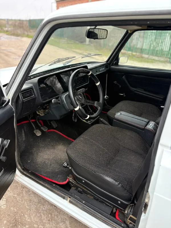 Продам ваз 2107 1997г. установлен 126 шеснарь по мотору низ приора, башка запил, максимальный лёгкий клапан и тарелка валы спорт маш 10,9 305 фаза разрезные шестерни дросселя левин сильвер топ выхлоп дк про 4.1 насос волга форсунки газель противоотливной поддон коробка 4ст, не хрустит, не выбивает, новый редуктор на заварке передняя подвеска вся новая рычаги дрифт дикие 2.0 st-auto шаровые, наконечники, сайлент блоки, стойки стабилизатора новые trs sport рулевая рейка иж ода, рулевая колонка ваз 2114 пружины перед-зад техно рессор -50 передние вентилируемые тормоза и суппорта от переднего приводного ваз вся машина в полной шумоизоляции кузов не гнилой, имеются косяки по внешней части. салон в отличном состоянии документы в полном порядке, снята с учета цена: 220 000 торг возможен обмен +79493009308 г. новоазовск 📞 🇷🇺 звоните: +79493009308 - фотография - 8