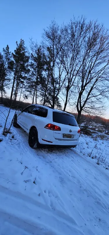 Продаётся volkswagen touareg 2012г. 3.0 tdi коробка aisin 8-ми ступенчатый автомат. 245л. с. пробег 255000 км. без пневмы. полный привод. официальная, покупалась в автосалоне г. донецк не бита, не крашена. в хорошем состоянии. второй собственник. авто находится в г. макеевка цена 2 250 000 руб. +79493167300 виталий 📞 🇷🇺 звоните: +79493167300 - фотография - 3