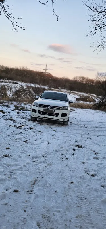 Продаётся volkswagen touareg 2012г. 3.0 tdi коробка aisin 8-ми ступенчатый автомат. 245л. с. пробег 255000 км. без пневмы. полный привод. официальная, покупалась в автосалоне г. донецк не бита, не крашена. в хорошем состоянии. второй собственник. авто находится в г. макеевка цена 2 250 000 руб. +79493167300 виталий 📞 🇷🇺 звоните: +79493167300 - фотография - 5