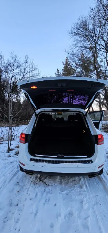 Продаётся volkswagen touareg 2012г. 3.0 tdi коробка aisin 8-ми ступенчатый автомат. 245л. с. пробег 255000 км. без пневмы. полный привод. официальная, покупалась в автосалоне г. донецк не бита, не крашена. в хорошем состоянии. второй собственник. авто находится в г. макеевка цена 2 250 000 руб. +79493167300 виталий 📞 🇷🇺 звоните: +79493167300 - фотография - 8