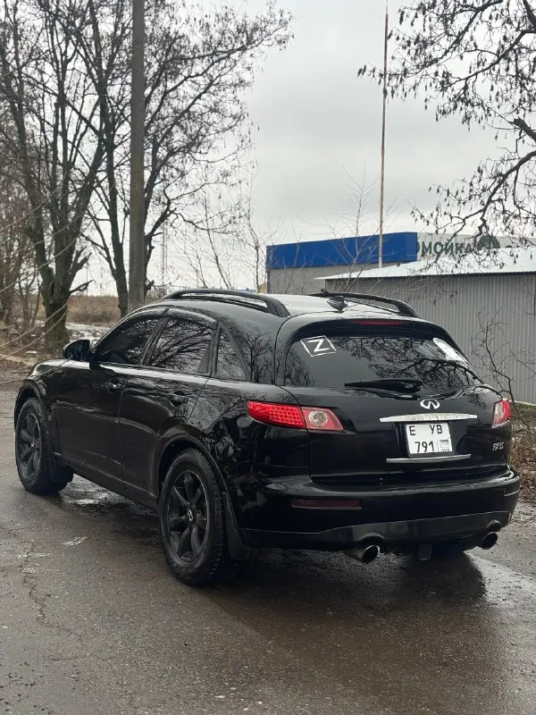 🚙 infiniti fx 35 2004г цена 470 000₽ +7 (949) 527-69-59(вотсап, телеграмм) +7 (949) 377-23-38 на полом боевом ходу, полный привод, мотор коробка в отличном состоянии, мотор контрактный 80 000 пробег, коробка листает очень четко, ходовая часть без вложений, печка жарит, климат-контроль холодит. -новая резина зимняя -тормозные блины, суппорта, колодки все новое -мультимедиа bose -люк работает -лед оптика -бесключевой доступ -камера заднего вида, парктроники лобовое с трещиной, ручка наружная водительская под замену. едет ровно, некуда не тянет, тяга бешеная. машина на временном днр учете. хороший торг у капота. 📍находится в г. амвросиевка 📞 🇷🇺 звоните: +79495276959 - фотография - 3