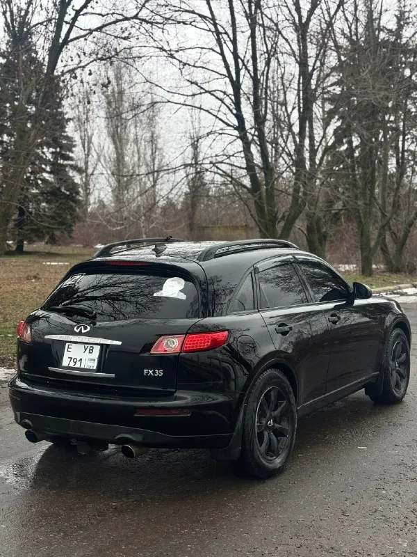🚙 infiniti fx 35 2004г цена 470 000₽ +7 (949) 527-69-59(вотсап, телеграмм) +7 (949) 377-23-38 на полом боевом ходу, полный привод, мотор коробка в отличном состоянии, мотор контрактный 80 000 пробег, коробка листает очень четко, ходовая часть без вложений, печка жарит, климат-контроль холодит. -новая резина зимняя -тормозные блины, суппорта, колодки все новое -мультимедиа bose -люк работает -лед оптика -бесключевой доступ -камера заднего вида, парктроники лобовое с трещиной, ручка наружная водительская под замену. едет ровно, некуда не тянет, тяга бешеная. машина на временном днр учете. хороший торг у капота. 📍находится в г. амвросиевка 📞 🇷🇺 звоните: +79495276959 - фотография - 4