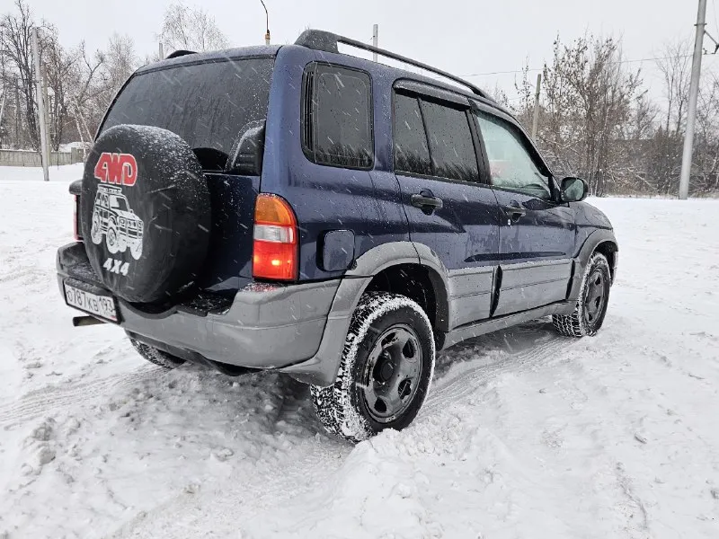 Suzuki grand vitara 1999г 2,5 бензин акпп 234т км авто в хорошем состоянии, на полном ходу. мотор/коробка отлично. не гнилая, обработанная, вин на раме отлично читается. 490т руб 949 521 34 11 📞 🇷🇺 звоните: +79495213411 - фотография - 4