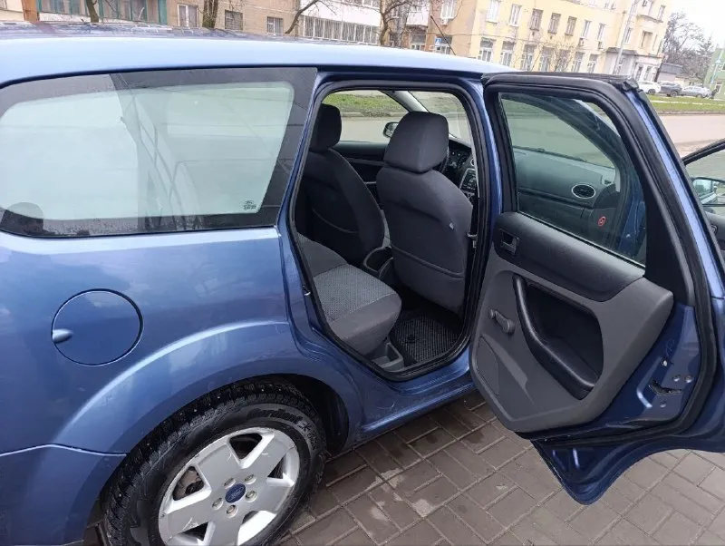 🛞продам ford focus 2 ⌛️2005 года ✅2-ключа ✅днище не гнилое, в хорошем состоянии, пороги целые коробка механика ✅кондиционер ✅электро-стеклоподьемники пробег родной-245000 тыс. ✅резина зима хорошая (проехала 1 сезон) по кузову :крашена крышка багажника ✅салон в хорошем состоянии цена: 570 000руб торг у капота. город: макеевка🏡 звонить по номеру +79493778601 ☎️ 📞 🇷🇺 звоните: +79493778601 - фотография - 7
