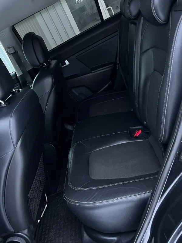 Продам kia sportage в родном окрасе
Год:2012
Цена:1.380.000₽
Привод полный
Пробег:163.000 км
Коробка автомат
Комплектация пред максимальная
Номер:+79495011956 или +79491003435 связь не всегда ловит на обоих номерах есть телеграмм и ватсап
Авто в хорошем технически и внешнем состоянии без каких либо вложений!коробка и мотор работают идеально! Все масла и фильтра поменяны! Ходовая вся обслужена!машина в пред максимальной комплектации:без ключевой доступ, кнопка старт стоп, климат контроль, кожаный салон, подогрев руля, подогрев всех 4х сидений, обогрев переднего и заднего стекла, парктроники, камера заднего вида, датчики света и дождя, ксенон, мульти руль, круиз контроль и многое другое! Новая 17 зимняя резина, авто действительно в идеальном состоянии!больше информации по телефону!
📞 🇷🇺 Звоните: +79495011956 - фотография - 7