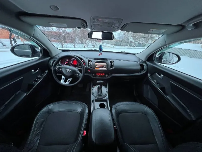 Продам kia sportage в родном окрасе
Год:2012
Цена:1.380.000₽
Привод полный
Пробег:163.000 км
Коробка автомат
Комплектация пред максимальная
Номер:+79495011956 или +79491003435 связь не всегда ловит на обоих номерах есть телеграмм и ватсап
Авто в хорошем технически и внешнем состоянии без каких либо вложений!коробка и мотор работают идеально! Все масла и фильтра поменяны! Ходовая вся обслужена!машина в пред максимальной комплектации:без ключевой доступ, кнопка старт стоп, климат контроль, кожаный салон, подогрев руля, подогрев всех 4х сидений, обогрев переднего и заднего стекла, парктроники, камера заднего вида, датчики света и дождя, ксенон, мульти руль, круиз контроль и многое другое! Новая 17 зимняя резина, авто действительно в идеальном состоянии!больше информации по телефону!
📞 🇷🇺 Звоните: +79495011956 - фотография - 8