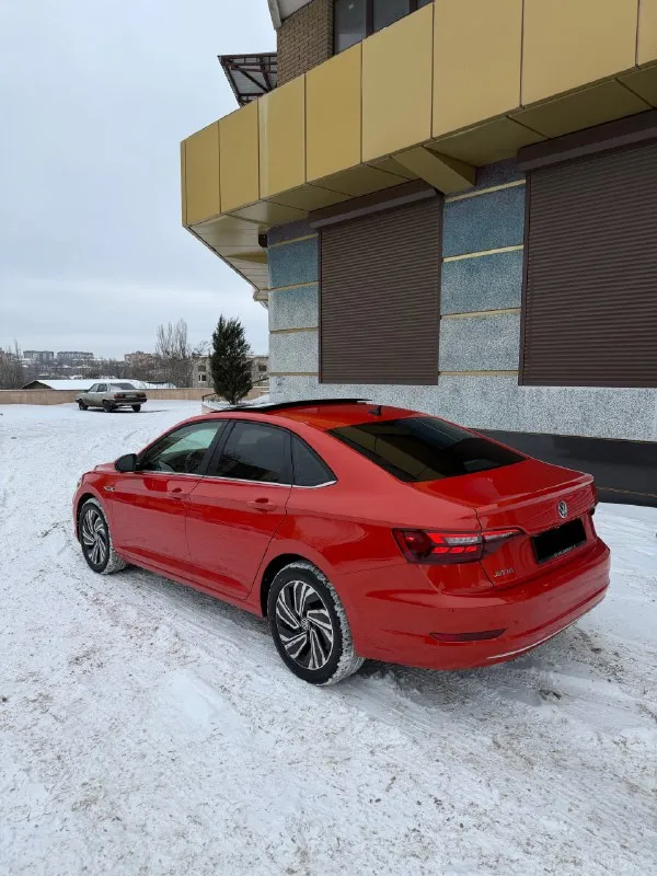 Volkswagen jetta sel 2020 год,97.500 тыс. км пробег. 1.4т, 8-ми ступенчатый автомат(aisin) •цифровая панель приборов (virtuаl сосkрit) •максимальная мультимедиа мiв с саrрlаy •музыка веаts, сабвуфер в багажнике(играет превосходно) •аmbiеnt подсветка всего салона •бесключевой доступ •адаптивный круиз контроль (дистроник) с камерой, подруливанием, удержание в полосе(автомобиль управляется сам) •подогрев руля, передних и задних сидений. •камера заднего вида •датчик света/датчик дождя •панорамная крыша дистанционный запуск автомобиля. шикарное состояние. обслужена, новая резина. стекла заводские, оптика оригинал, безопастность на месте. 1.930₽ +7(949)7117711 📞 🇷🇺 звоните: +79497117711 - фотография - 4