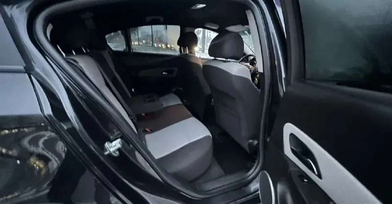 Chevrolet cruze, 1.6 (109 л. с.), мкпп 2013 г. в., пробег- 227.000 км. , 1 хозяин. кузов ровный, без царапин, без вмятин, в родном окрасе! расход - 6-7 л. /100 км. техника в отличном состоянии! салон как новый, был в чехлах! центральный замок, сигнализация, усилитель руля, 4 эл. стеклоподъёмника, эл. зеркала с подогревом, подогрев сидений. кожаный мультируль, штатная магнитола, aux. бортовой компьютер, airbag, abs. легкосплавные диски r16, 2 комплекта ключей. авто без вложений, работает всё! юридически чистый! цена: 780.000 руб. тел: +79496462713 📞 🇷🇺 звоните: +79496462713 - фотография - 10