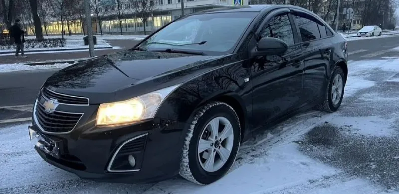 Chevrolet cruze, 1.6 (109 л. с.), мкпп 2013 г. в., пробег- 227.000 км. , 1 хозяин. кузов ровный, без царапин, без вмятин, в родном окрасе! расход - 6-7 л. /100 км. техника в отличном состоянии! салон как новый, был в чехлах! центральный замок, сигнализация, усилитель руля, 4 эл. стеклоподъёмника, эл. зеркала с подогревом, подогрев сидений. кожаный мультируль, штатная магнитола, aux. бортовой компьютер, airbag, abs. легкосплавные диски r16, 2 комплекта ключей. авто без вложений, работает всё! юридически чистый! цена: 780.000 руб. тел: +79496462713 📞 🇷🇺 звоните: +79496462713 - фотография - 2