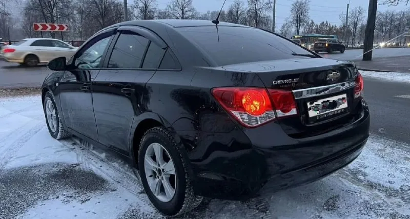 Chevrolet cruze, 1.6 (109 л. с.), мкпп 2013 г. в., пробег- 227.000 км. , 1 хозяин. кузов ровный, без царапин, без вмятин, в родном окрасе! расход - 6-7 л. /100 км. техника в отличном состоянии! салон как новый, был в чехлах! центральный замок, сигнализация, усилитель руля, 4 эл. стеклоподъёмника, эл. зеркала с подогревом, подогрев сидений. кожаный мультируль, штатная магнитола, aux. бортовой компьютер, airbag, abs. легкосплавные диски r16, 2 комплекта ключей. авто без вложений, работает всё! юридически чистый! цена: 780.000 руб. тел: +79496462713 📞 🇷🇺 звоните: +79496462713 - фотография - 5