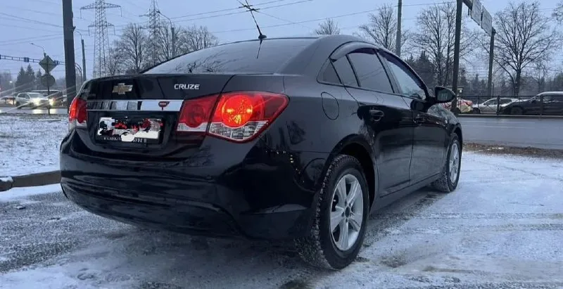 Chevrolet cruze, 1.6 (109 л. с.), мкпп 2013 г. в., пробег- 227.000 км. , 1 хозяин. кузов ровный, без царапин, без вмятин, в родном окрасе! расход - 6-7 л. /100 км. техника в отличном состоянии! салон как новый, был в чехлах! центральный замок, сигнализация, усилитель руля, 4 эл. стеклоподъёмника, эл. зеркала с подогревом, подогрев сидений. кожаный мультируль, штатная магнитола, aux. бортовой компьютер, airbag, abs. легкосплавные диски r16, 2 комплекта ключей. авто без вложений, работает всё! юридически чистый! цена: 780.000 руб. тел: +79496462713 📞 🇷🇺 звоните: +79496462713 - фотография - 6
