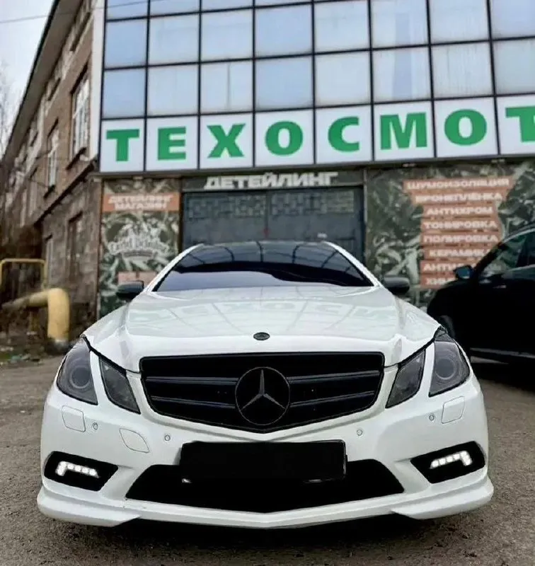 Продам mercedes w212 купэ год 2009 мотор 3.5 272 л. с акпп по документам полный порядок. бесключевой доступ, старт/стоп, память сидений, эл руль, складывание зеркал, хорошая мультимедия, обогрев и вентиляция передних сидений. цена 1.150.000❗️ осмотр макеевка +79498391422 📞 🇷🇺 звоните: +79498391422 - фотография - 2