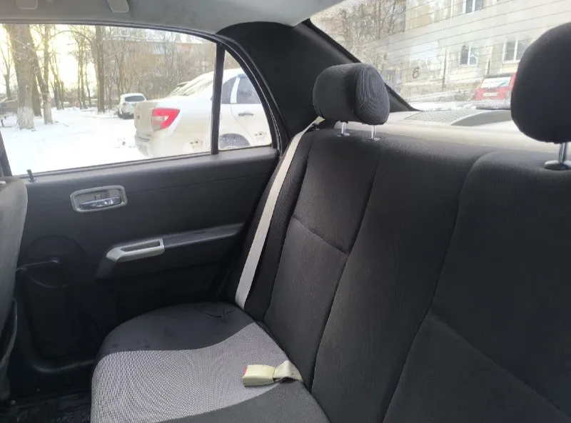 Продам geely ck 2 1.5(otaka) 2012 года! цена автомобиля 250.000₽ малый торг. родной пробег 67.000км! состояние автомобиля хорошее, бережное отношение. всю жизнь в одной семье, покупали новой в автосалоне. техническая часть, в идеальном состоянии, только своевременное обслуживание. по кузову, есть моменты по лакокрасочному, не критично. днище и т. д целое. стекла все родные. по комплекции, обогрев заднего стекла, электрорегулировка зеркал вместе с подогревом, простенькая музыка, рециркуляция салона, электрокоректор фар. салон чистый не прокурен, практически как новый!есть чехлы при желании можно поставить. в подарок комлект летней резины на дисках! документы в полном порядке, 1 владелец в птс. при желании могу доставить, за отдельную плату. находиться в ровеньках. все вас интересующие вопросы по телефону! дополнительные фото и видео по запросу. +79592184428mcs и +79525755366tele2 📞 🇷🇺 звоните: +7(952)5755366 - фотография - 7