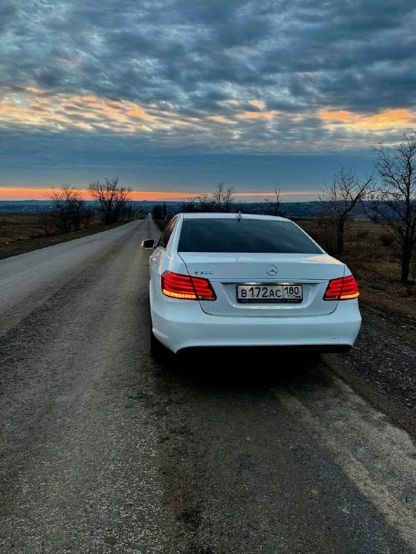 Продам mercedes-benz e-class. автомобиль в идеальном состоянии, весь в заводском окрасе. стёкла, включая лобовое заводские! один хозяин в птс, не пригон! 2.0 турбо, 7-ми ступенчатый автомат. 2015 год выпуска, пробег 108 000 км. двигатель, коробка, ходовая в отличном состоянии, никаких вложений не требуют! 2 комплекта колёс, 2 ключа и сервисная книжка прилагается. я хозяин, переоформление без проблем! автомобиль находится в старобешево. цена 2 500 000 рублей. за более подробной информацией обращаться по телефону: +7 (949) 524-94-12. 📞 🇷🇺 звоните: +79495249412 - фотография - 7