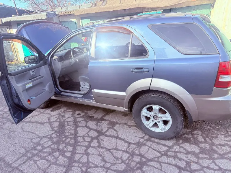 Продам, kia sorento обьем двигателя 2,5, дизель. акпп, кондиционер. передний привод, подключаемый полный. подогревы передних сидений, климат, сенсорная магнитола с блютусом. автозапуск. цена 850000 ₽ +79493512847 любое переоформление мрео. с vin номерами проблем нет! 📞 🇷🇺 звоните: +79493512847 - фотография - 2