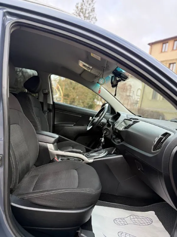 Продам kia sportage 2014 года (рестайлинг) 1430000 торг ( пробег 135т) обслужена от и до. двигатель работает (идеально) объём - 2.0л. мотор коробка автомат aisin листает отменно лобовое без трещин, сколов. подогрев руля подогрев переднего заднего ряда сидений датчик света дождя задний парктроник камера заднего вида хорошая мультимедиа помощь при спуске все вопросы по телефону +79081827373 феникс +79494737372 📞 🇷🇺 звоните: +7(908)1827373 - фотография - 10