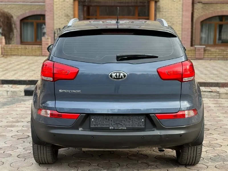 Продам kia sportage 2014 года (рестайлинг) 1430000 торг ( пробег 135т) обслужена от и до. двигатель работает (идеально) объём - 2.0л. мотор коробка автомат aisin листает отменно лобовое без трещин, сколов. подогрев руля подогрев переднего заднего ряда сидений датчик света дождя задний парктроник камера заднего вида хорошая мультимедиа помощь при спуске все вопросы по телефону +79081827373 феникс +79494737372 📞 🇷🇺 звоните: +7(908)1827373 - фотография - 3