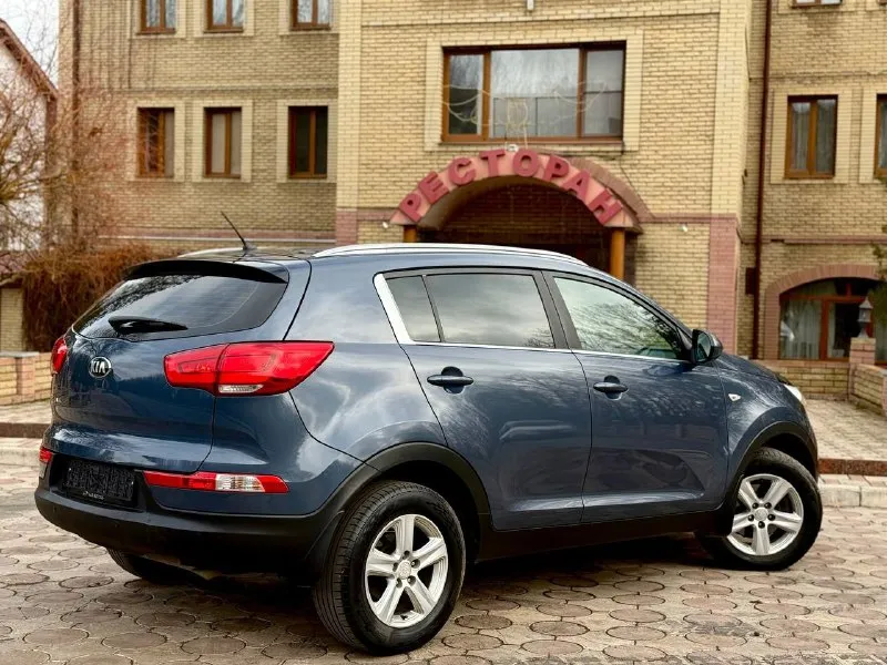 Продам kia sportage 2014 года (рестайлинг) 1430000 торг ( пробег 135т) обслужена от и до. двигатель работает (идеально) объём - 2.0л. мотор коробка автомат aisin листает отменно лобовое без трещин, сколов. подогрев руля подогрев переднего заднего ряда сидений датчик света дождя задний парктроник камера заднего вида хорошая мультимедиа помощь при спуске все вопросы по телефону +79081827373 феникс +79494737372 📞 🇷🇺 звоните: +7(908)1827373 - фотография - 4