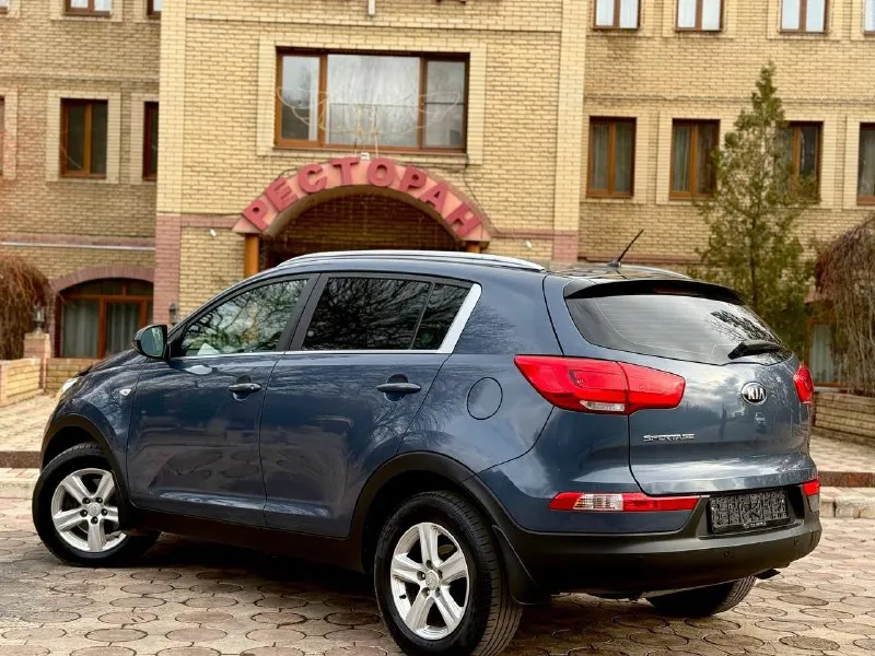 Продам kia sportage 2014 года (рестайлинг) 1430000 торг ( пробег 135т) обслужена от и до. двигатель работает (идеально) объём - 2.0л. мотор коробка автомат aisin листает отменно лобовое без трещин, сколов. подогрев руля подогрев переднего заднего ряда сидений датчик света дождя задний парктроник камера заднего вида хорошая мультимедиа помощь при спуске все вопросы по телефону +79081827373 феникс +79494737372 📞 🇷🇺 звоните: +7(908)1827373 - фотография - 5