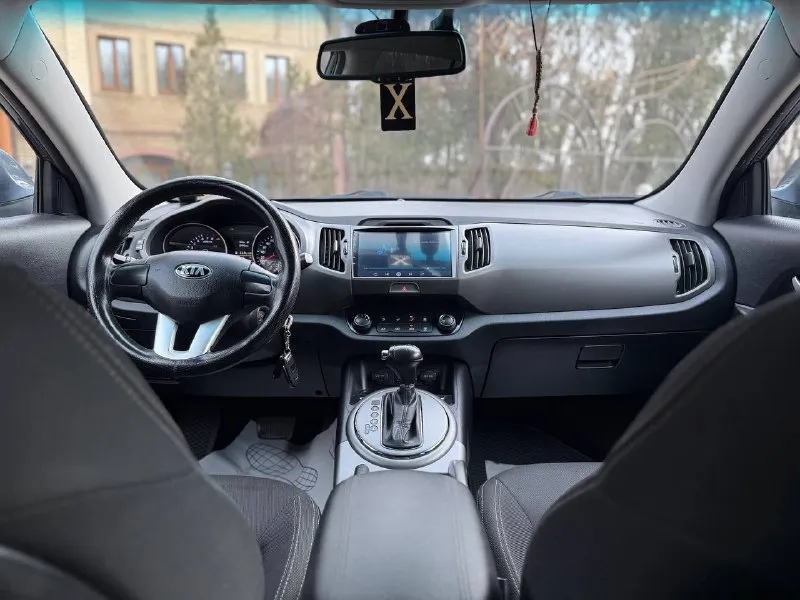 Продам kia sportage 2014 года (рестайлинг) 1430000 торг ( пробег 135т) обслужена от и до. двигатель работает (идеально) объём - 2.0л. мотор коробка автомат aisin листает отменно лобовое без трещин, сколов. подогрев руля подогрев переднего заднего ряда сидений датчик света дождя задний парктроник камера заднего вида хорошая мультимедиа помощь при спуске все вопросы по телефону +79081827373 феникс +79494737372 📞 🇷🇺 звоните: +7(908)1827373 - фотография - 6