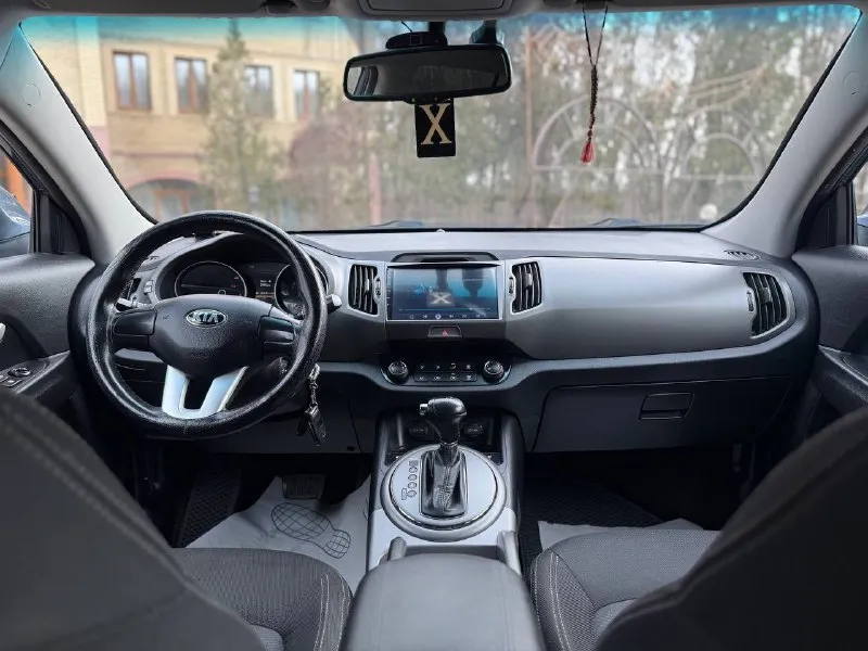 Продам kia sportage 2014 года (рестайлинг) 1430000 торг ( пробег 135т) обслужена от и до. двигатель работает (идеально) объём - 2.0л. мотор коробка автомат aisin листает отменно лобовое без трещин, сколов. подогрев руля подогрев переднего заднего ряда сидений датчик света дождя задний парктроник камера заднего вида хорошая мультимедиа помощь при спуске все вопросы по телефону +79081827373 феникс +79494737372 📞 🇷🇺 звоните: +7(908)1827373 - фотография - 8